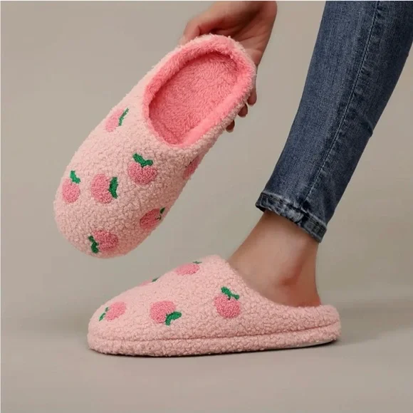 🆕 Cozy Pink Peach Slippers for Women. Adorable, cozy and memorable! SIZE 7.5-8. - Picture 3 of 4